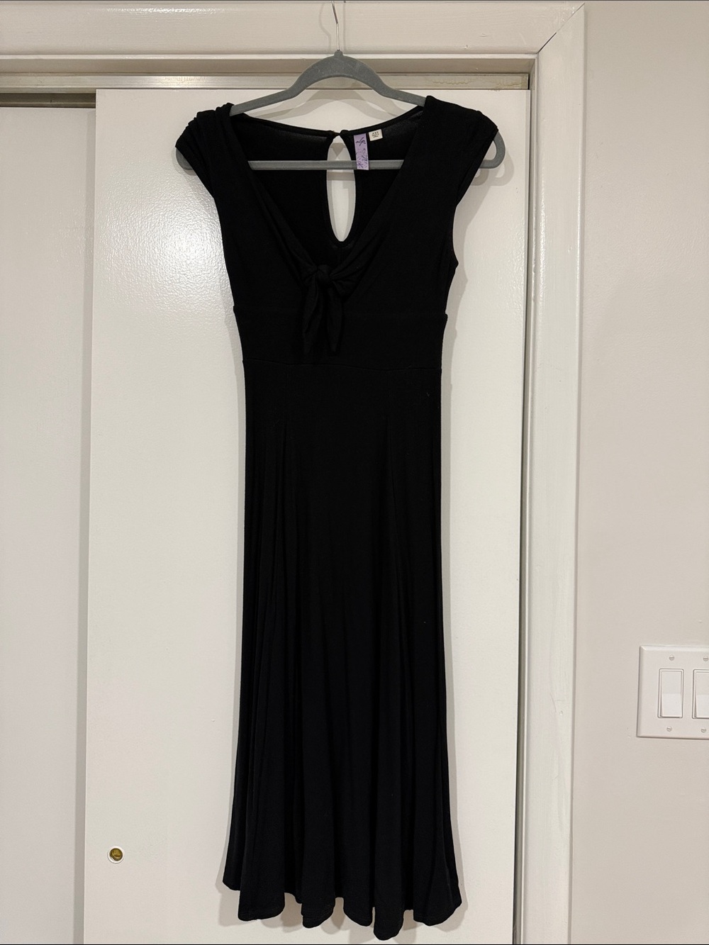 Francesca's Collections Black Knot-Front Midi Dress